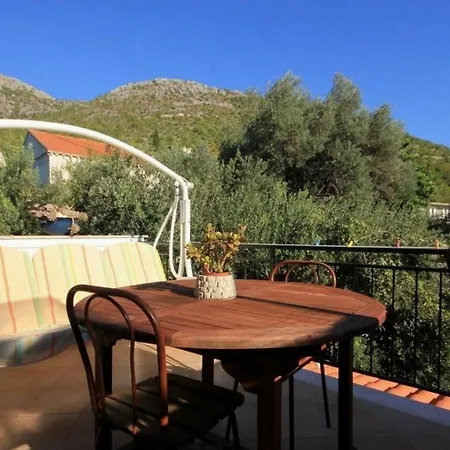 Ro-ela Gostinjska kuća 3*